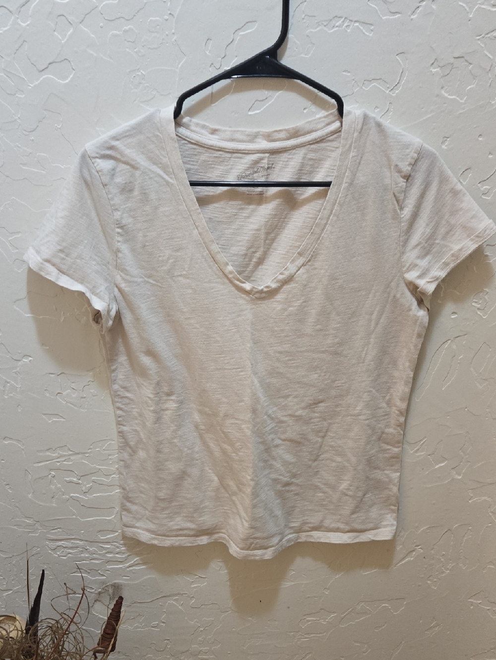 3/$10 Universal Thread Cream V-Neck Short Sleeve Tee